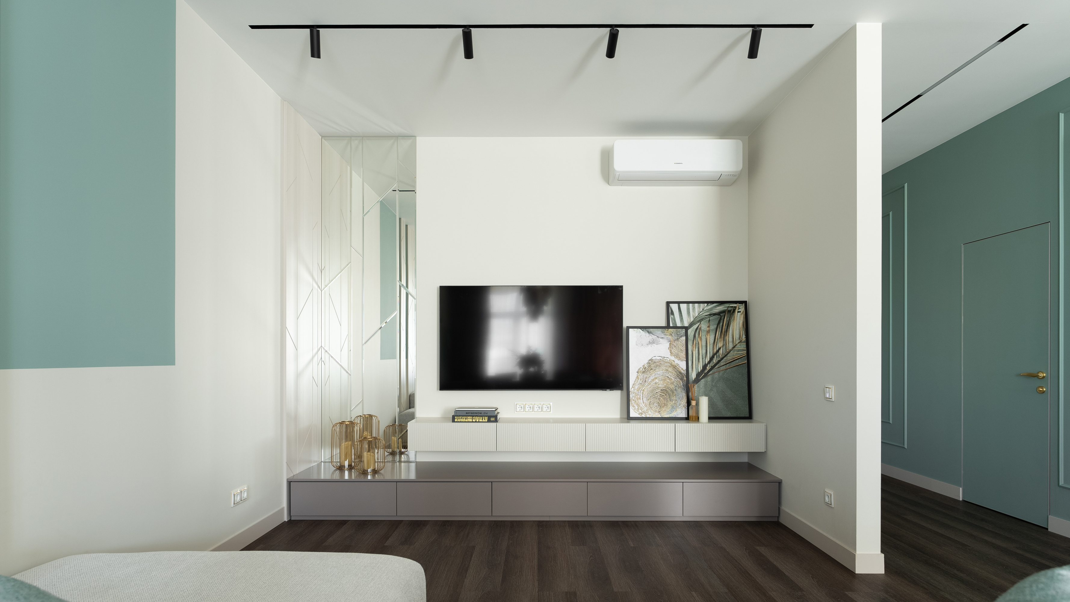 Трековый светильник Technical TR032-2-12W4K-M-B