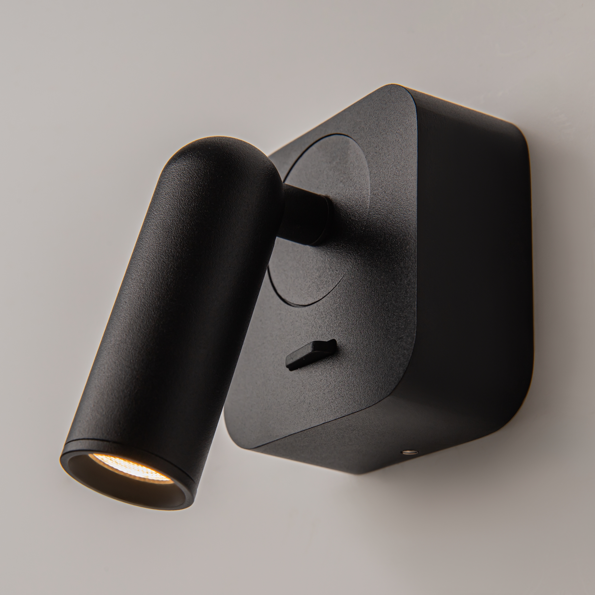 Настенный светильник (бра) Technical C039WL-L3B3K