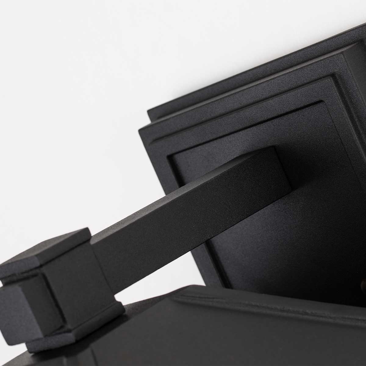 Настенный фонарь Quoizel, Арт. QZ-CEDAR-POINT-L-BK