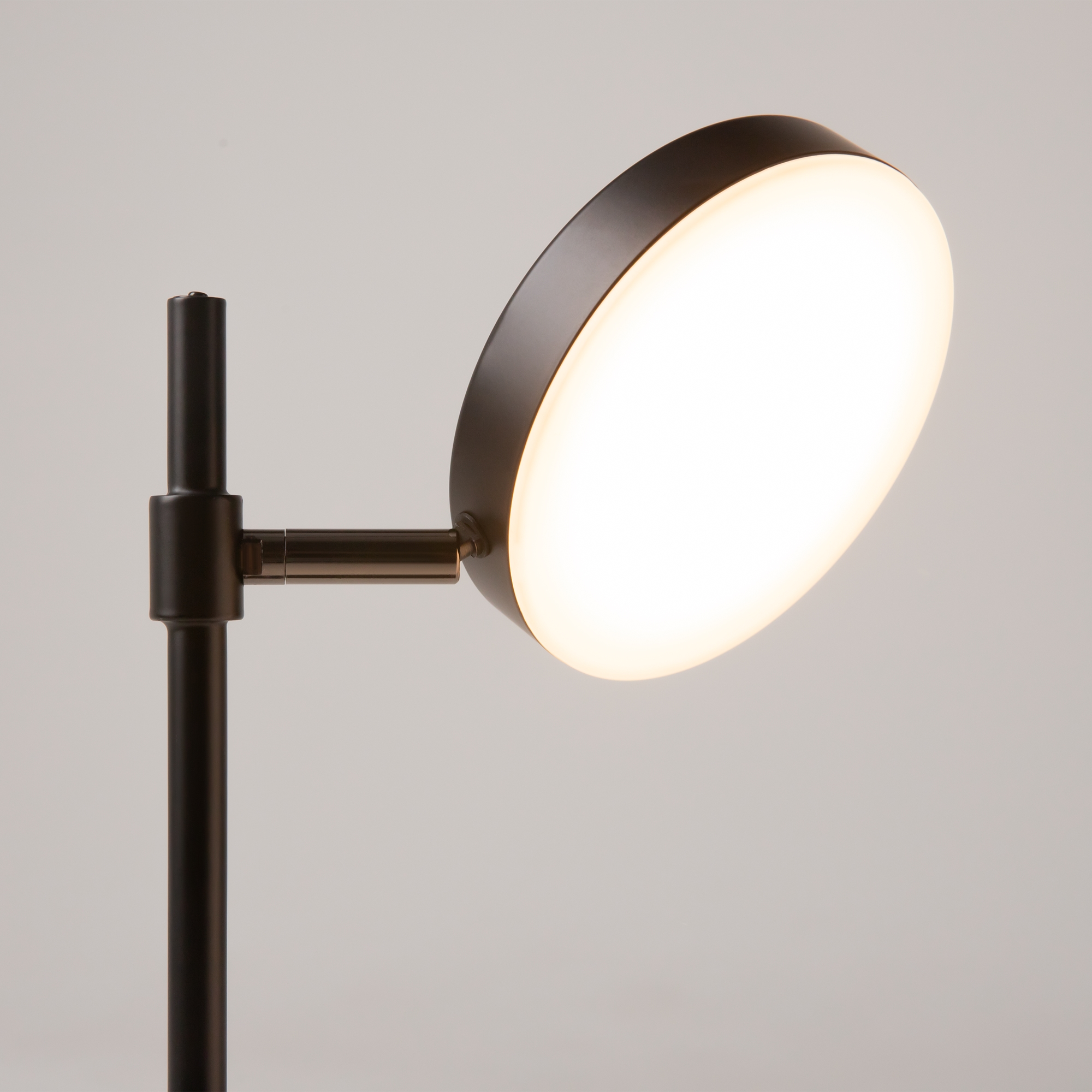 Настольный светильник Maytoni MOD070TL-L8B3K