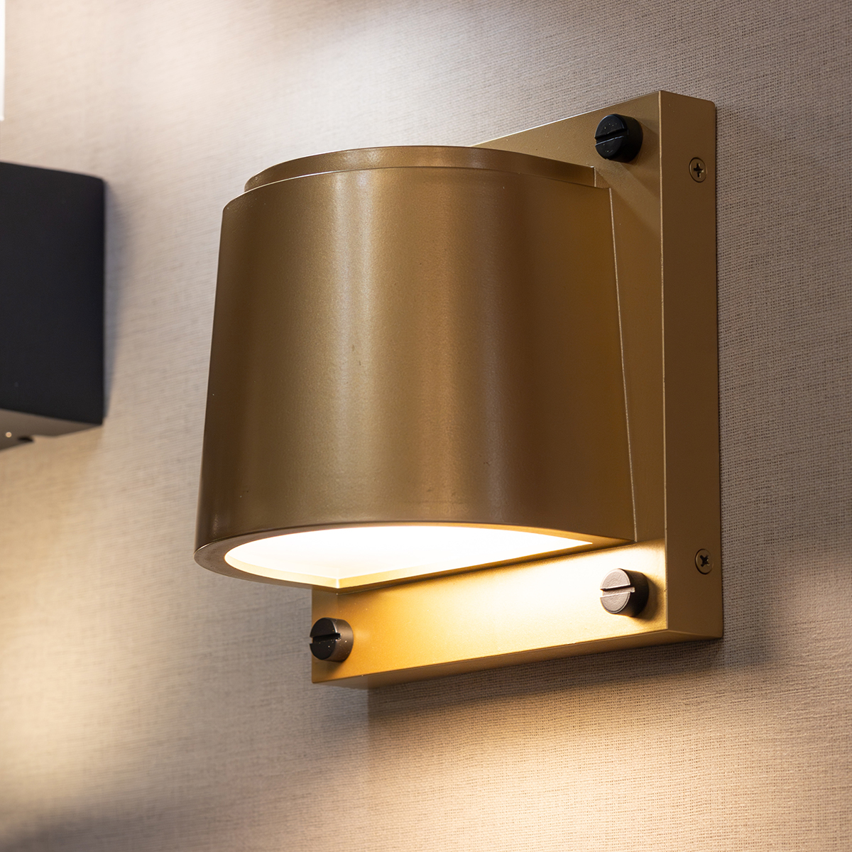 Настенный фонарь Hinkley, Арт. HK-SCOUT-PHB