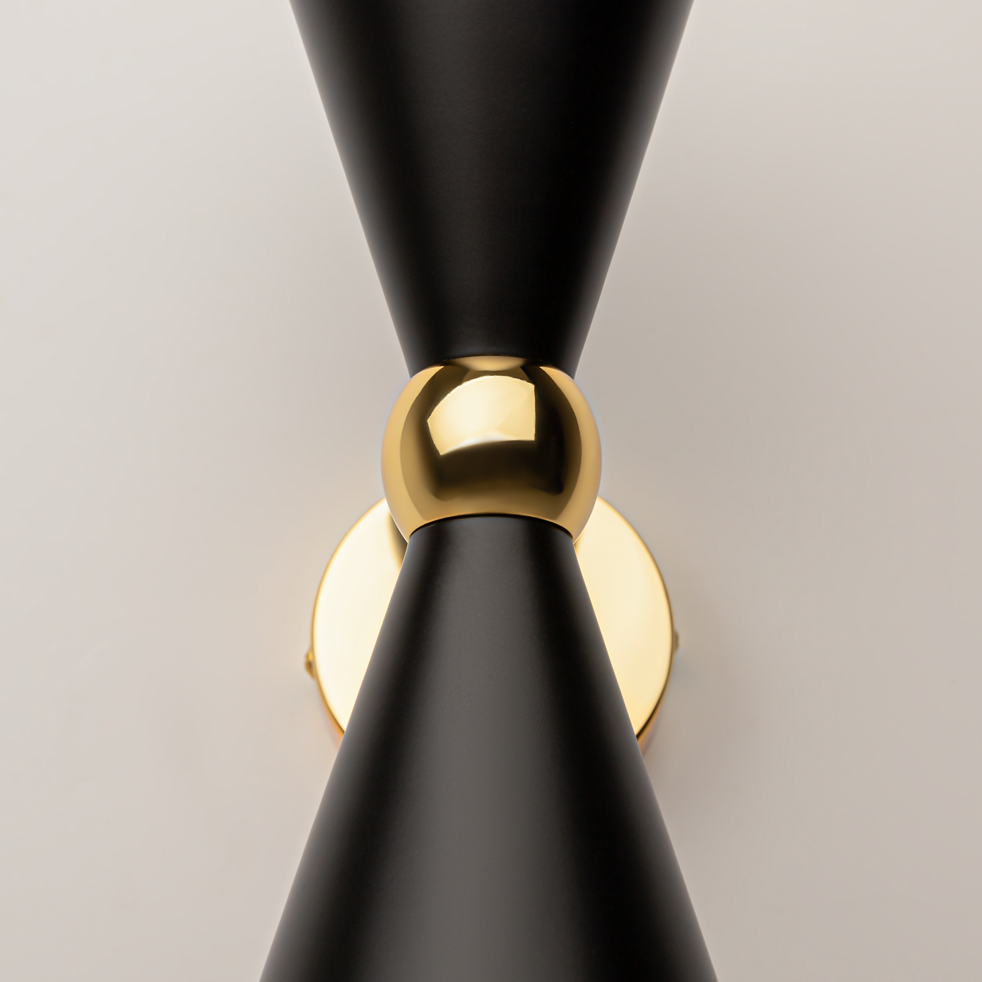 Настенный светильник (бра) Maytoni MOD108WL-02GB