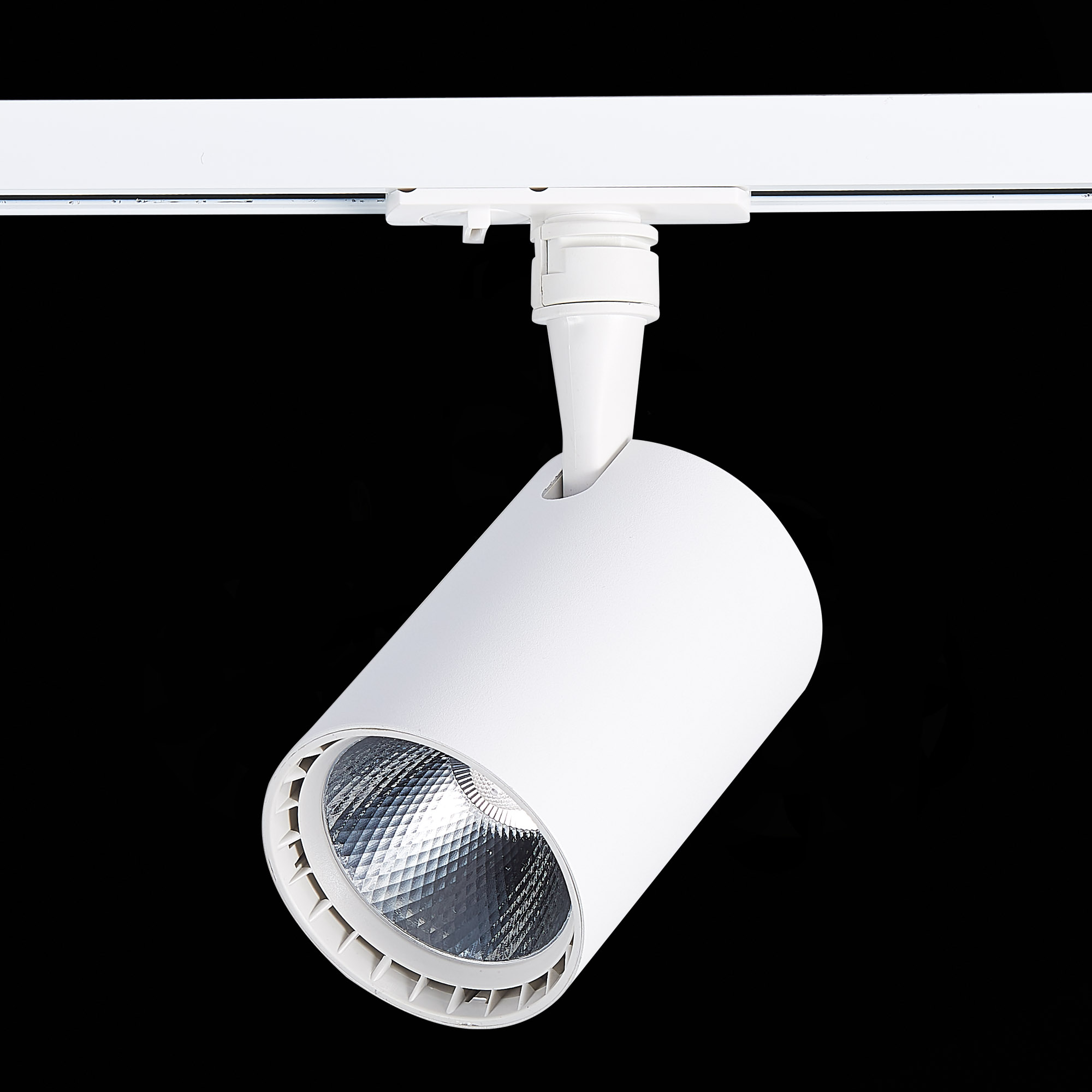 ST351.536.15.36 Св-к трек. Белый LED 1*15W 3000K 1 350Lm Ra?90 36° IP20 L118xW78xH174 100-240V BASE