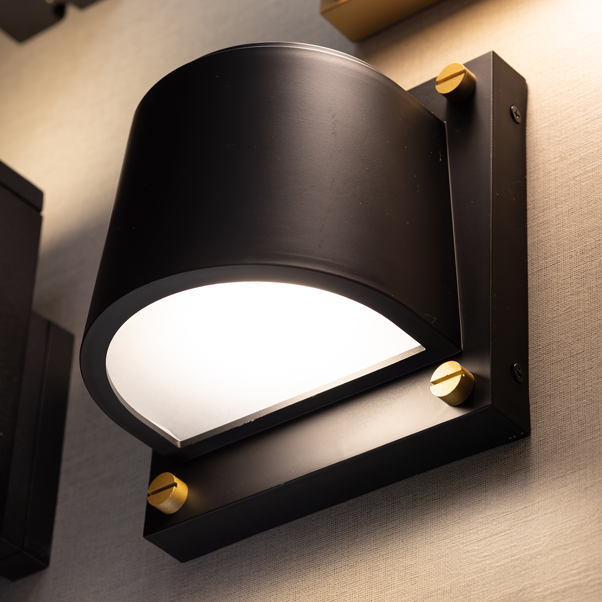 Настенный фонарь Hinkley, Арт. HK-SCOUT-BK