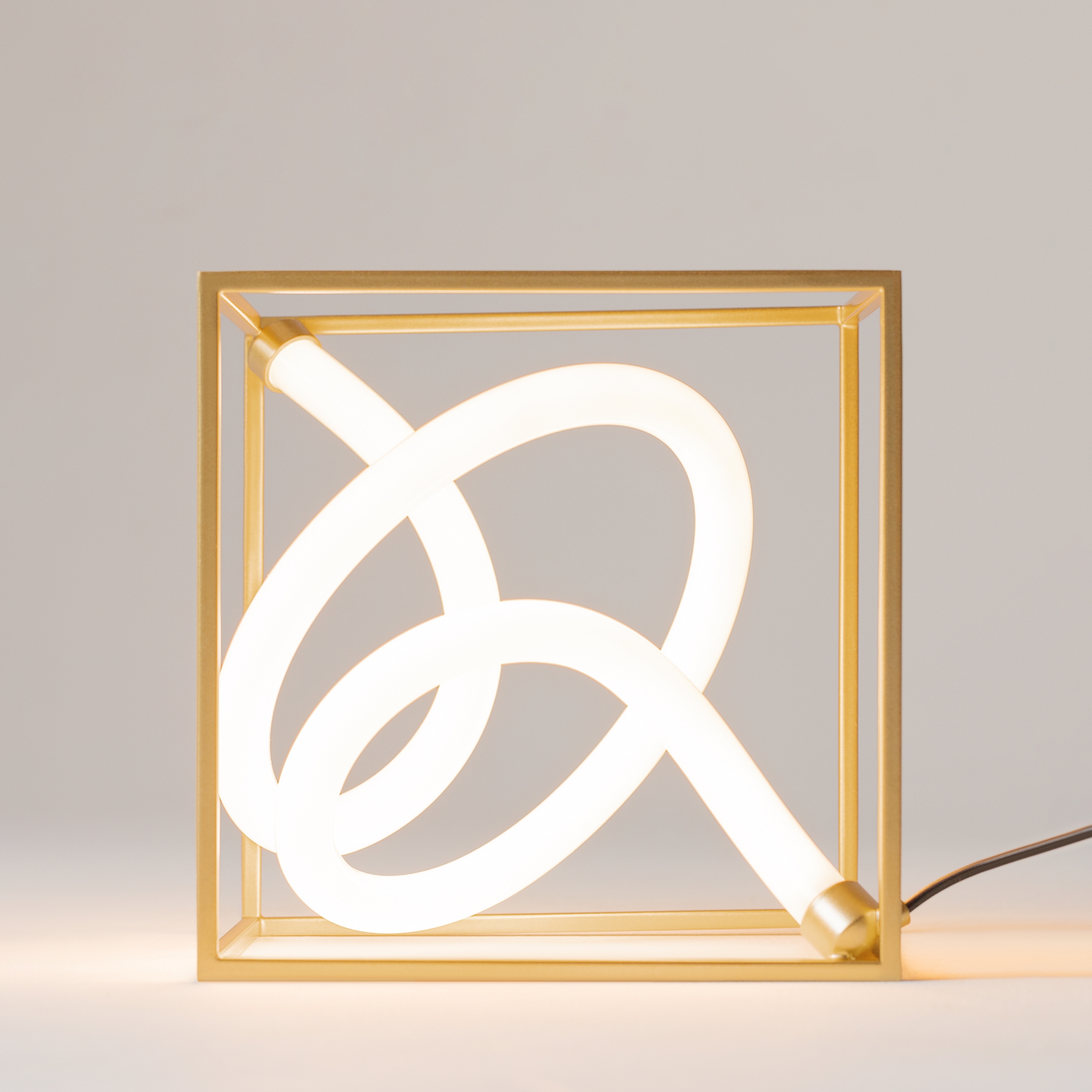 Настольный светильник Maytoni MOD345TL-L11BS3K