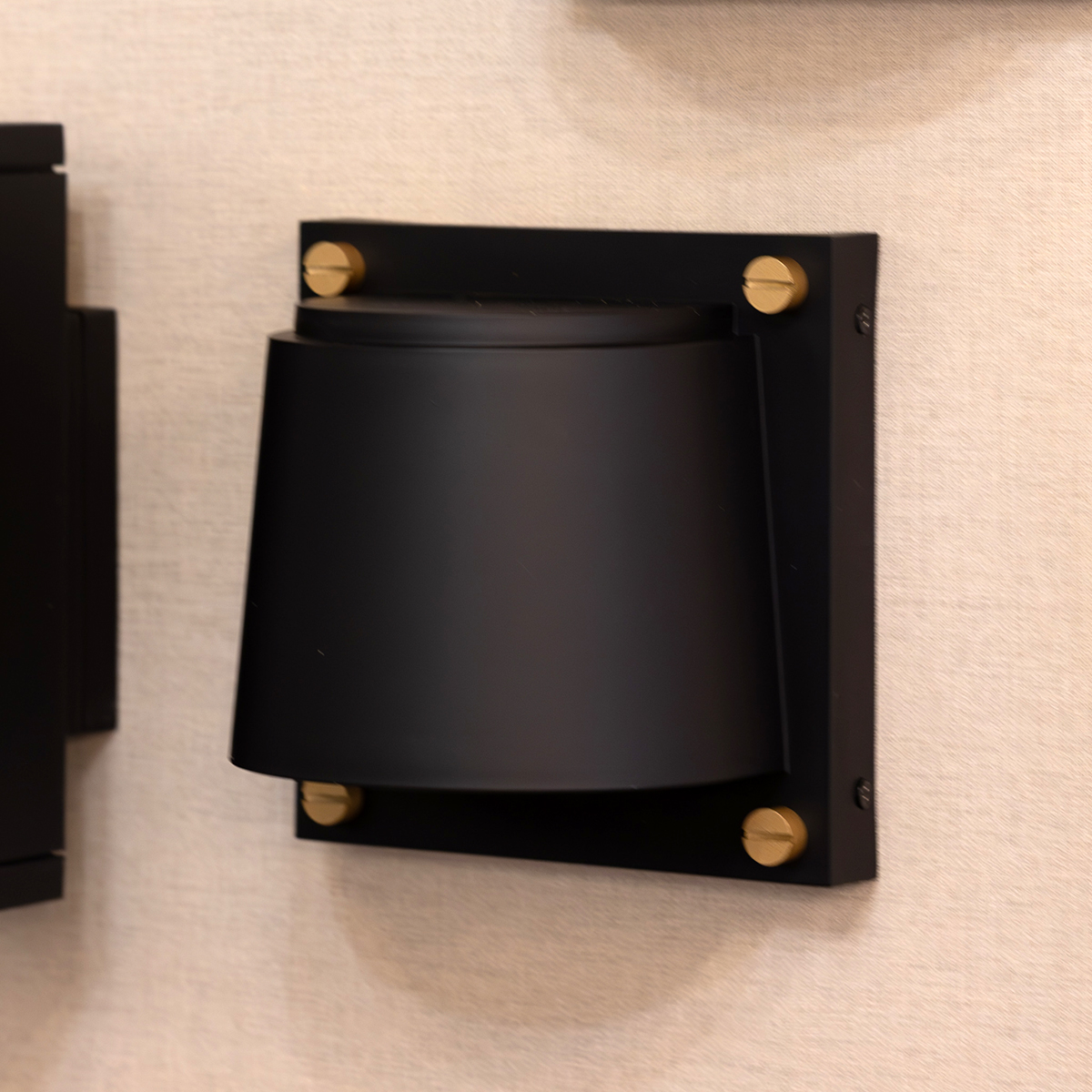 Настенный фонарь Hinkley, Арт. HK-SCOUT-BK