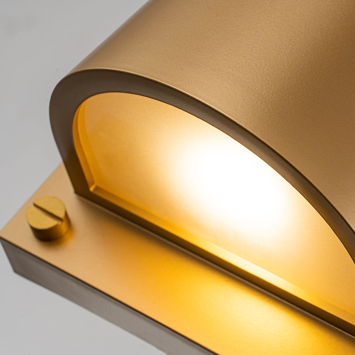 Настенный фонарь Hinkley, Арт. HK-SCOUT-PHB