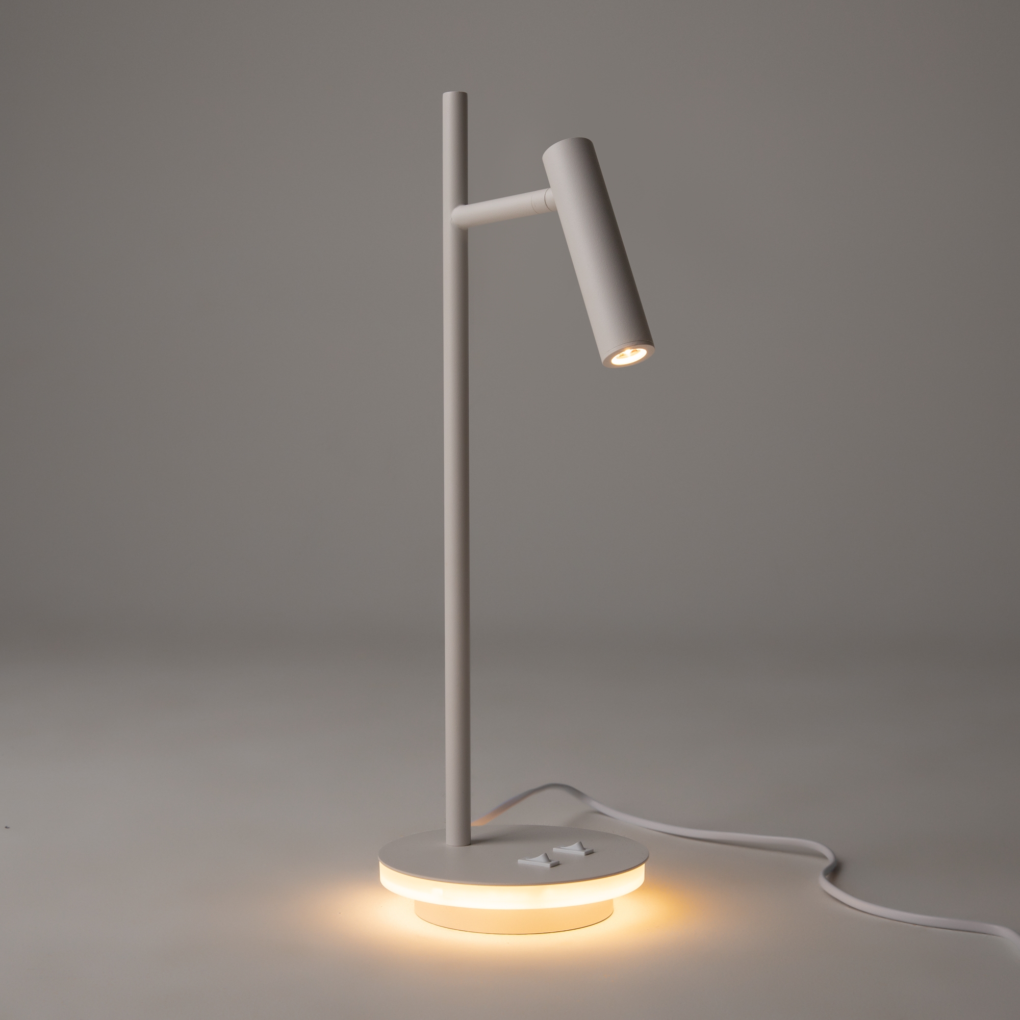 Настольный светильник Maytoni Z010TL-L8W3K