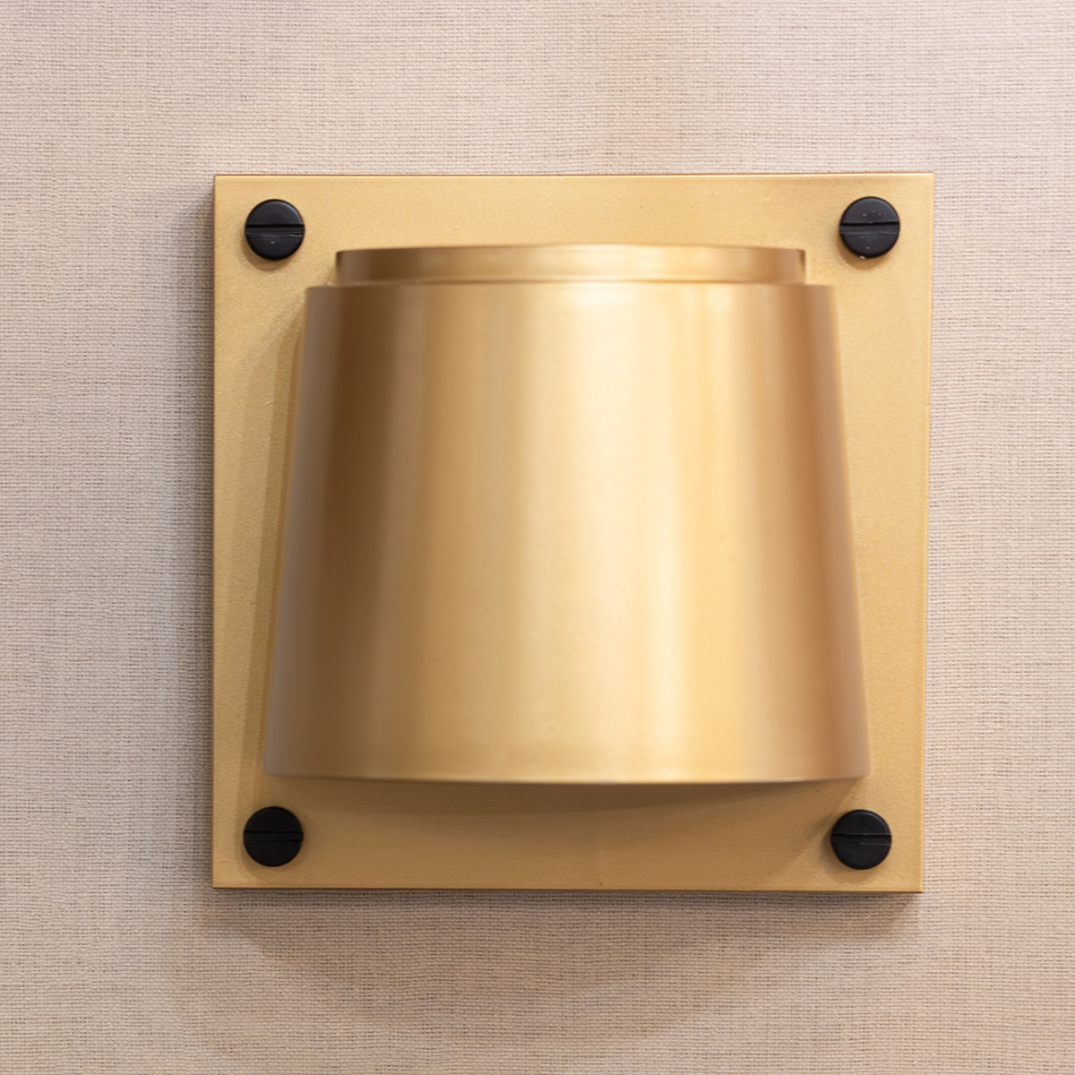 Настенный фонарь Hinkley, Арт. HK-SCOUT-PHB