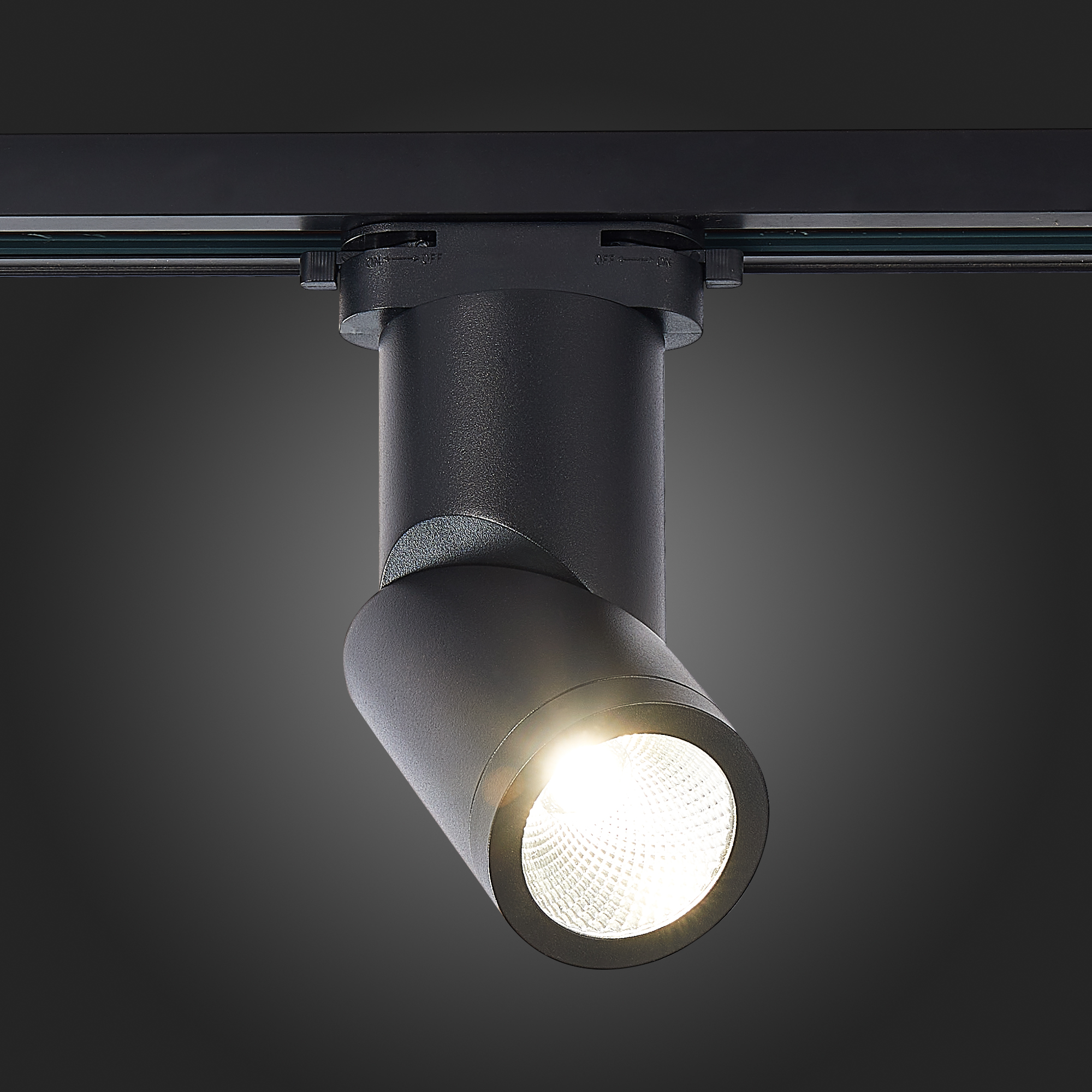 ST650.436.10 Св-к трек. Черный LED 1*10W 3000K 800Lm Ra>90 38° IP20 D60xH190 165-265V BASE