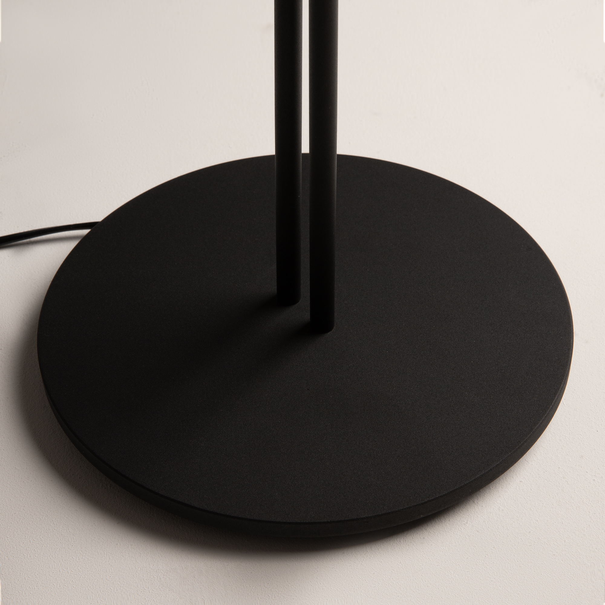 Напольный светильник (торшер) Maytoni MOD152FL-L1BK