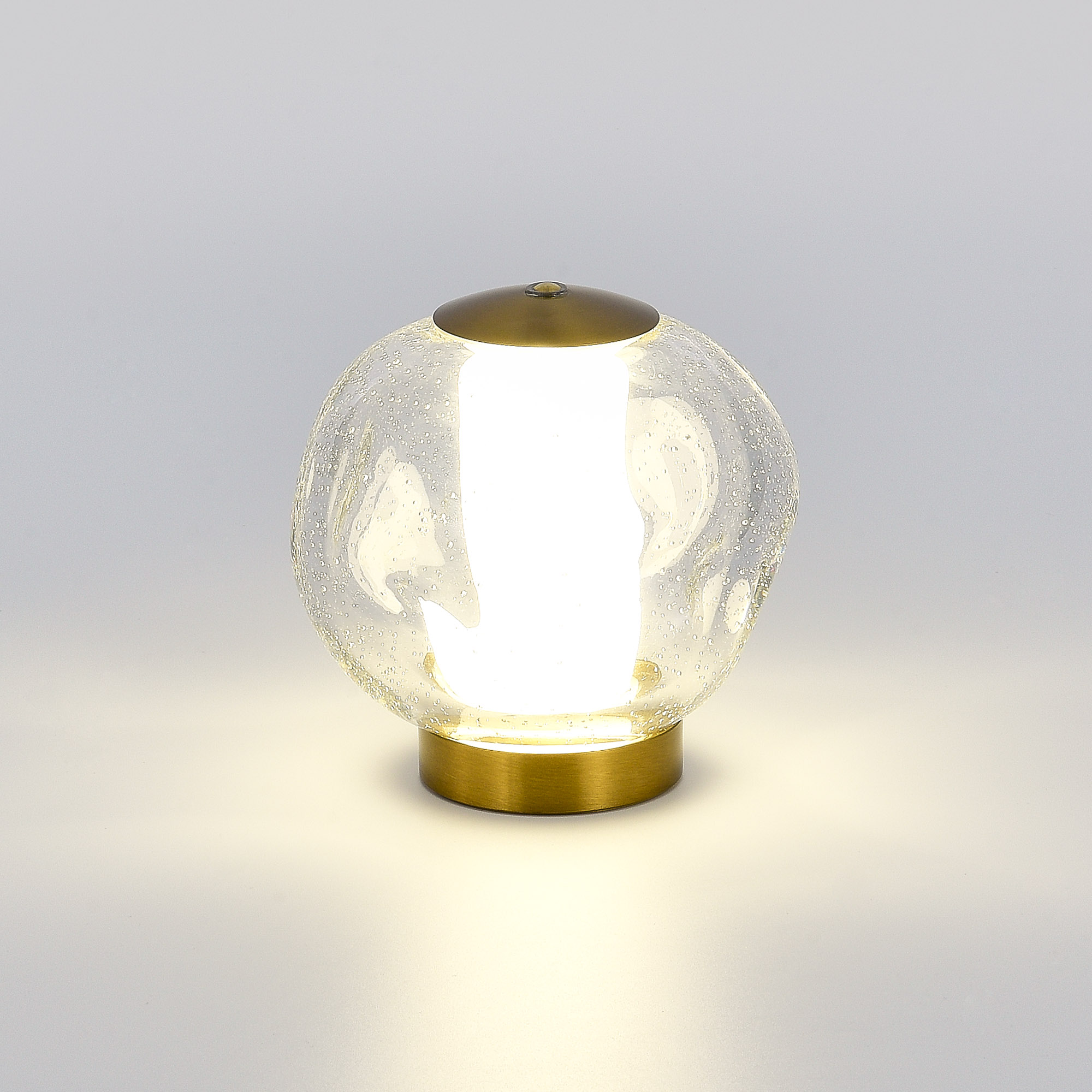 SL6520.304.01 Прикроватная лампа ST-Luce латунь/прозрачный с пузырьками воздуха LED 1*5W 4000K HELMI