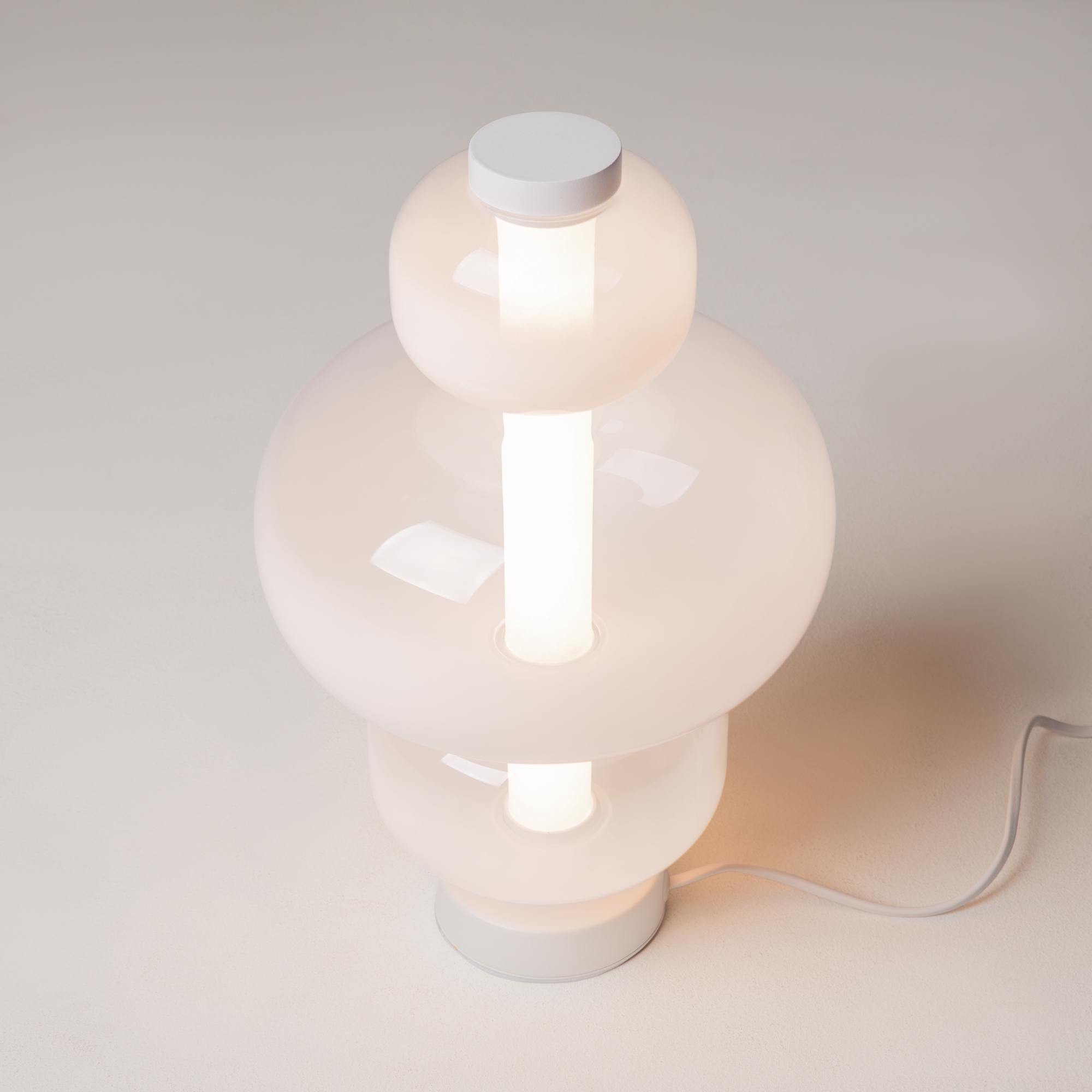 Настольный светильник Maytoni MOD364TL-L15W3K