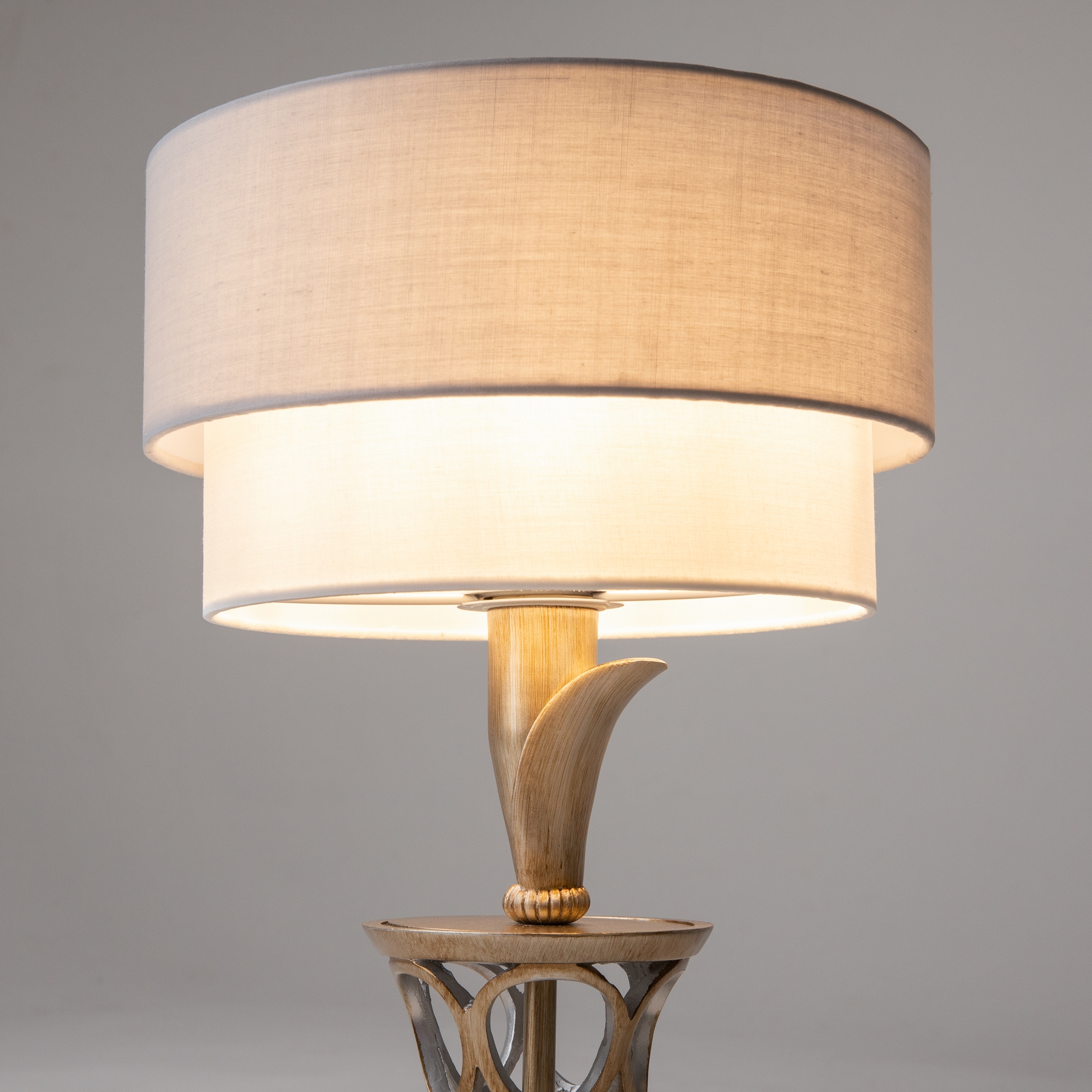 Настольный светильник Maytoni H311-11-G