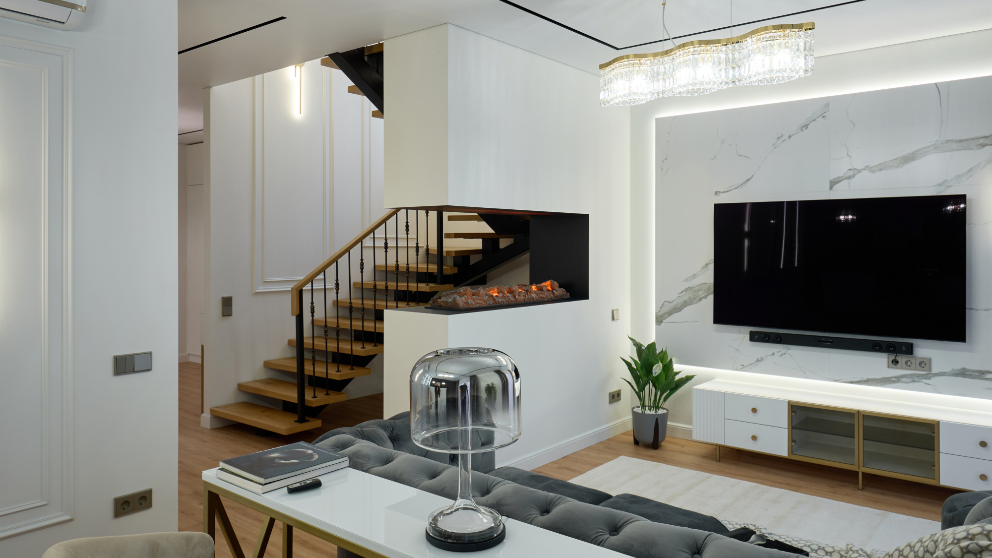 Настольный светильник Maytoni MOD286TL-L18B3K